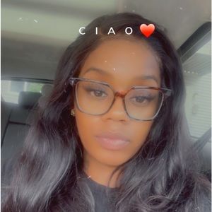 Meet your Posher, Ambie